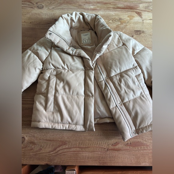 Abercrombie & Fitch Jackets & Blazers - Abercrombie Vegan Leather Puffer Jacket in cream